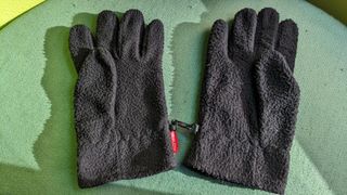 Conjunto de gorro y guantes de Lucky Strike