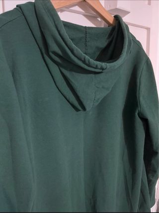 Chaqueta verde con capucha