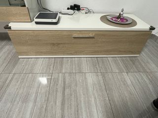 Mueble de comedor blanco para TV