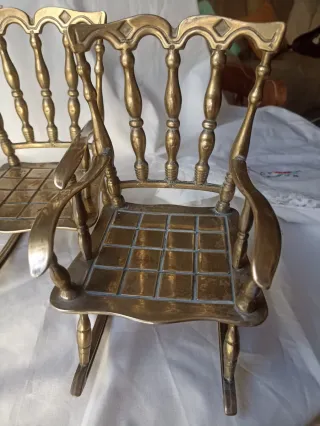 2 dondoli in bronzo in miniatura. 75€/2