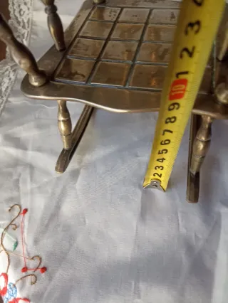 2 dondoli in bronzo in miniatura. 75€/2