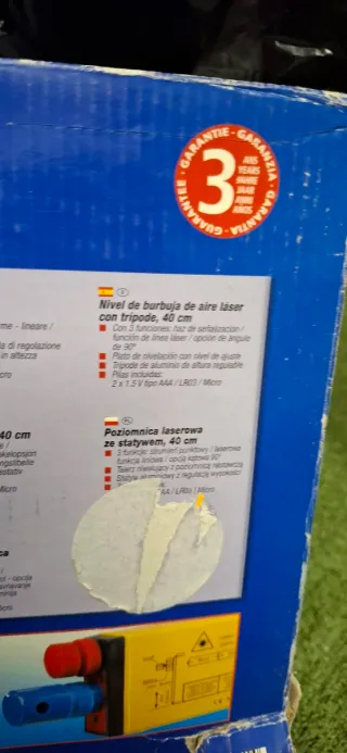 Nivel láser con trípode y accesorios