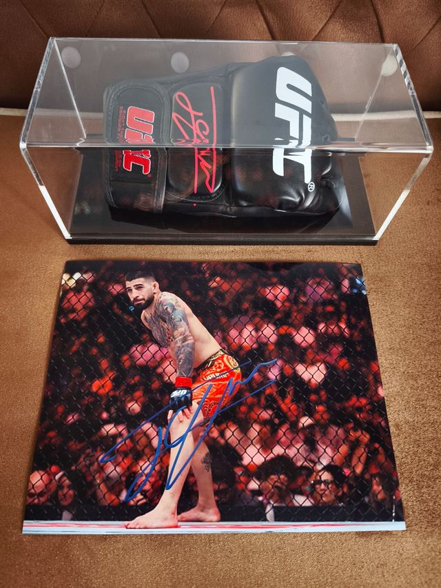 Guante UFC Ilia Topuria + Vitrina expositora