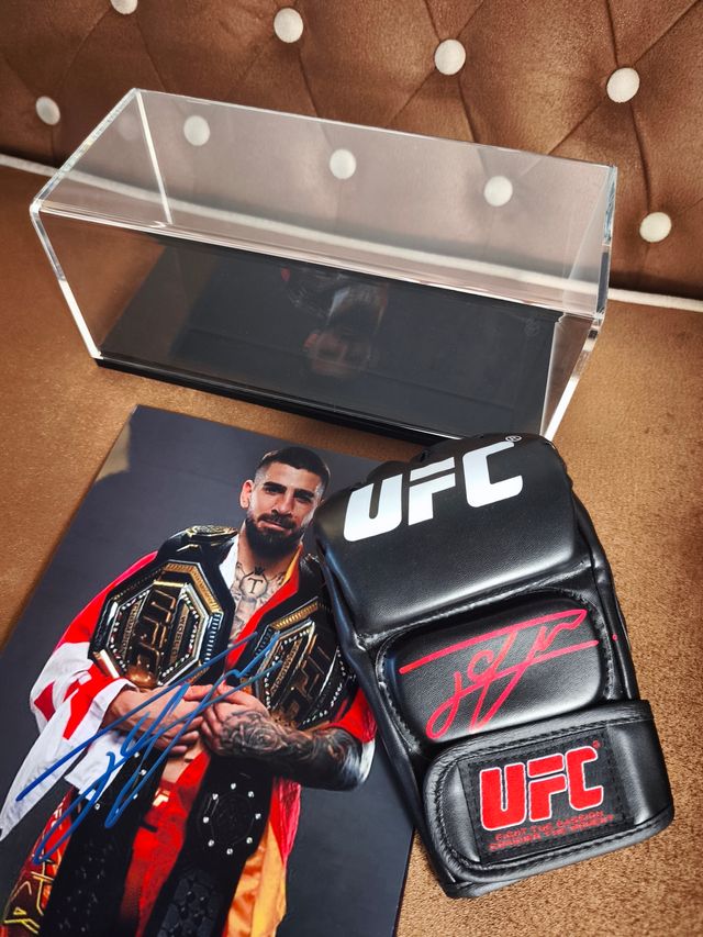 Guante UFC Ilia Topuria + Vitrina expositora