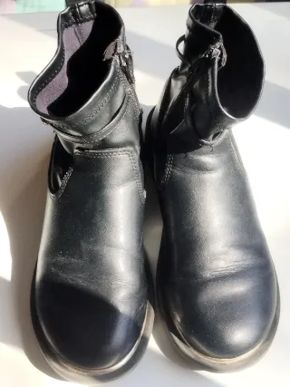 Botines negros con cremallera