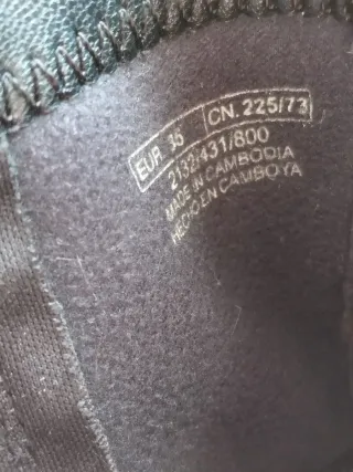 Botines negros con cremallera