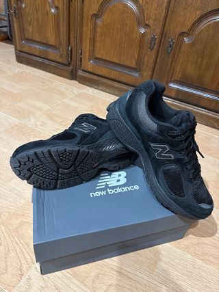 New Balance 2002R Negro de cuero vuelto