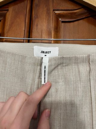 Pantalón vestir raya media beige