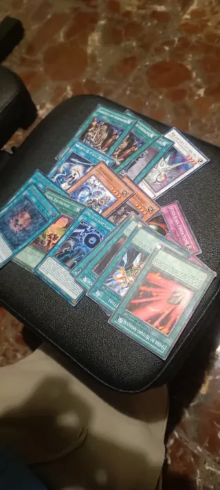 Lote de cartas Yu-Gi-Oh! variadas