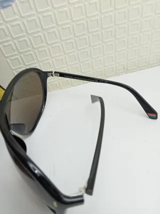 Gafas de sol Polaroid negras y marrones