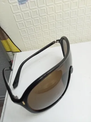 Gafas de sol Polaroid negras y marrones