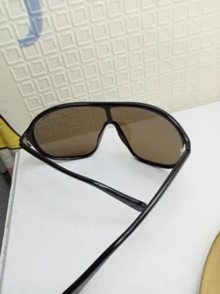 Gafas de sol Polaroid negras y marrones