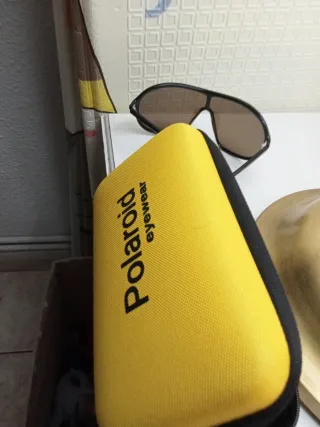 Gafas de sol Polaroid negras y marrones