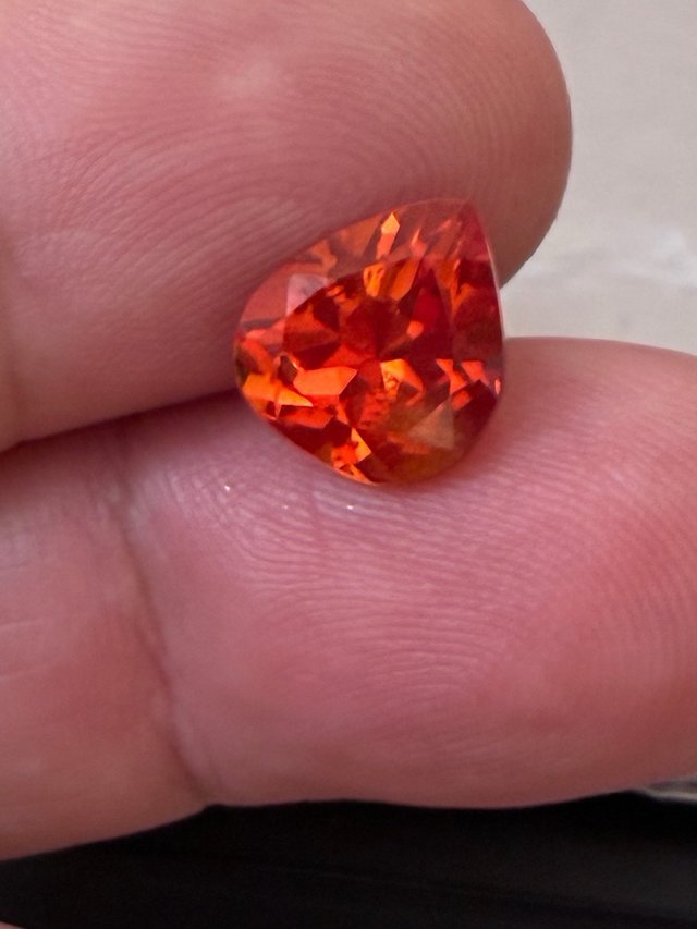 Zafiro Padparadscha 5.05 Ct Pera Naranja