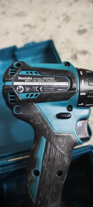 Atornillador Makita con maletín y cargador
