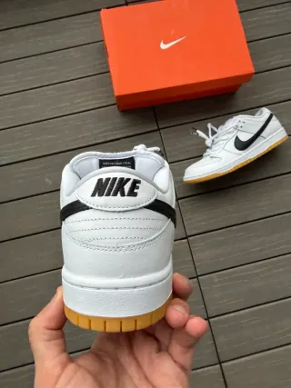 Nike Dunk SB Blancas Goma Negra