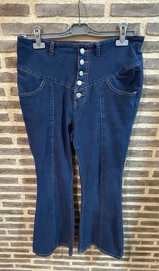 Pantalón vaquero campana tiro alto