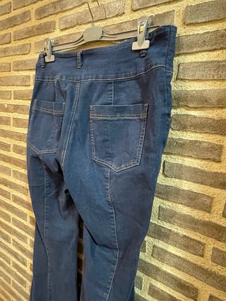 Pantalón vaquero campana tiro alto