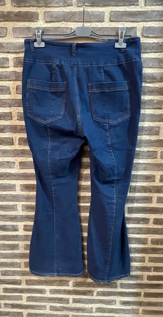 Pantalón vaquero campana tiro alto