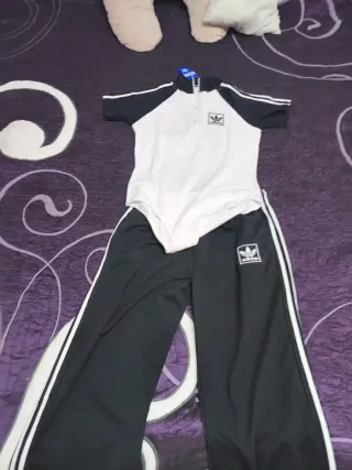 Conjunto Adidas Bodi y Pantalón Pata Ancha Nuevo