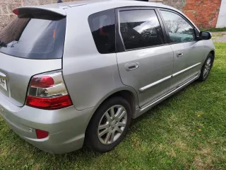 Honda Civic Gris con Radio Navegador y Cámara