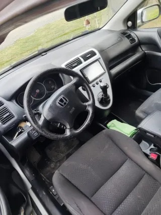 Honda Civic Gris con Radio Navegador y Cámara