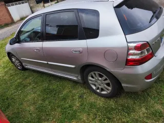 Honda Civic Gris con Radio Navegador y Cámara