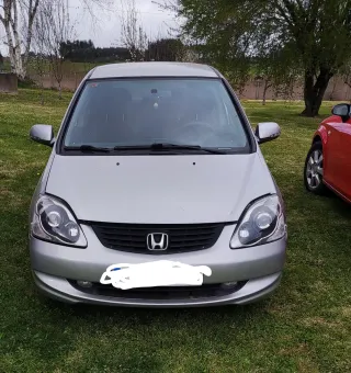 Honda Civic Gris con Radio Navegador y Cámara
