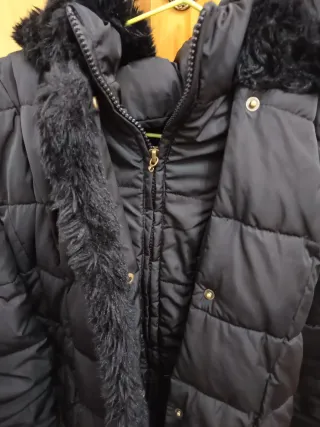 Cazadora negra de invierno con pelo