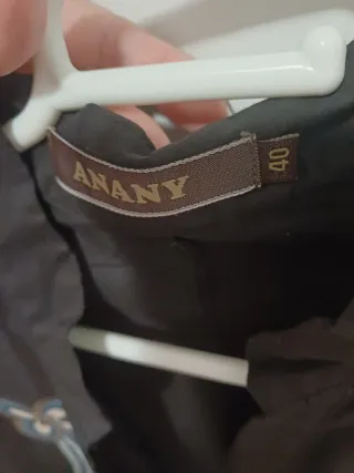 Gabardina Negra con Flores Multicolor