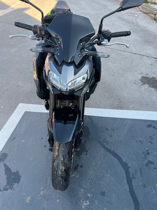 Kawasaki Z900 Negra/Plata