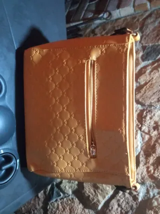 Bolso mediano amarillo con rayas