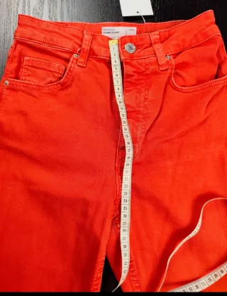 Pantalón vaquero elástico talla 34 Marca Bershka