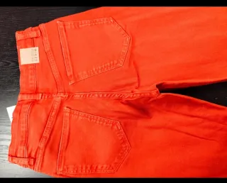 Pantalón vaquero elástico talla 34 Marca Bershka