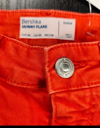 Pantalón vaquero elástico talla 34 Marca Bershka