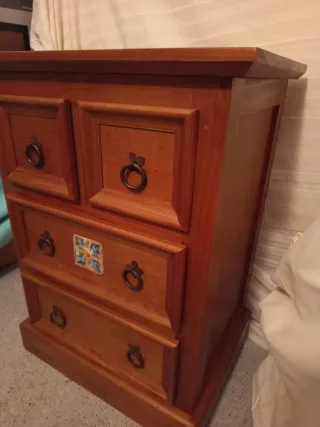 Cabecero de madera con azulejos
