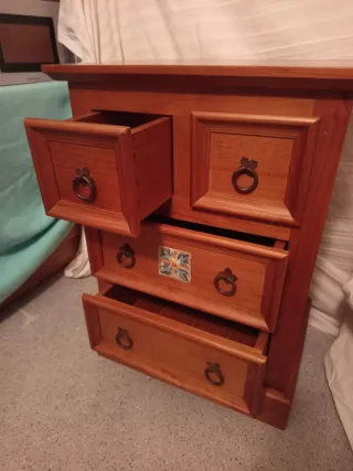Cabecero de madera con azulejos