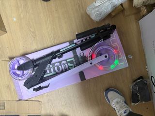 Patinete infantil con luces LED