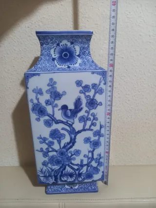 Florero de porcelana azul y blanco