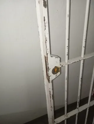 Reja de patio blanca