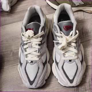 New Balance 9060 Gris Talla 42
