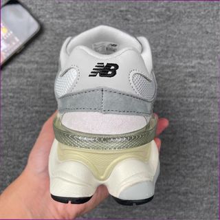 New Balance 9060 Gris Talla 39.5