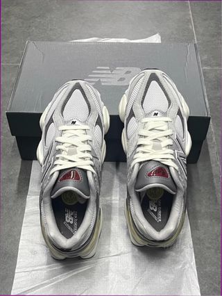 New Balance 9060 Gris Talla 41.5