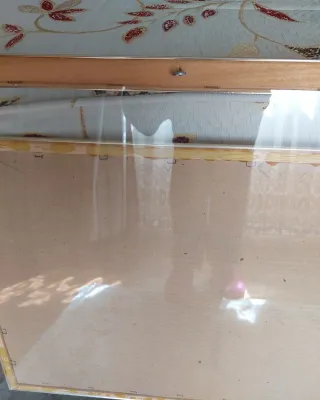 2 cuadros enmarcados en cristal y metal