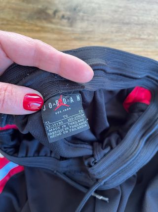 Pantalón corto Jordan niño negro y rojo