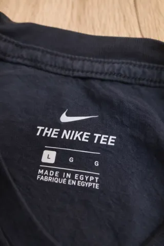 Camiseta Nike Negra Logo Verde y Azul Talla L