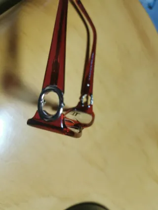 Gafas de vista marrones y rojas