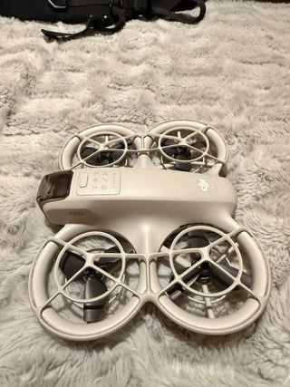 Dron DJI neo