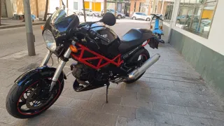Ducati Monster 695 Negra/Roja