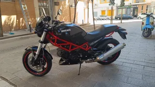 Ducati Monster 695 Negra/Roja